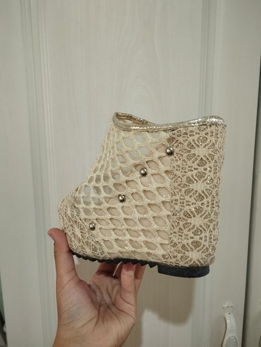 Assal oyoq kiym xitoydan keltrlgan