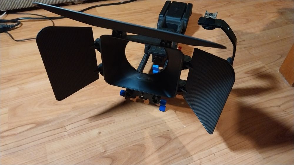 Rig camera foto video cu matte box