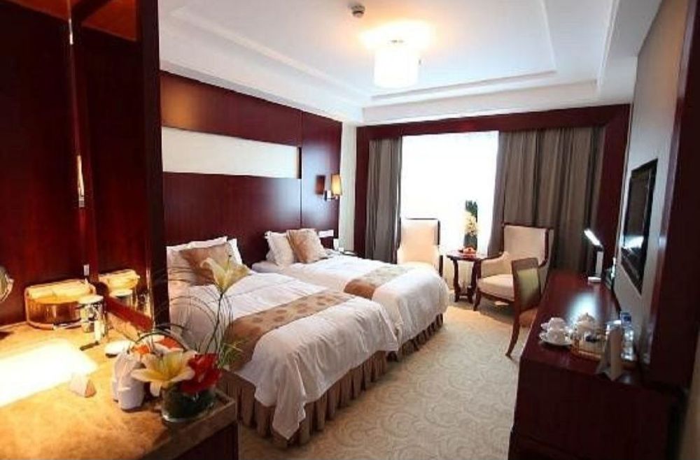 Ozbek rejissyori aktrisani sikadi.