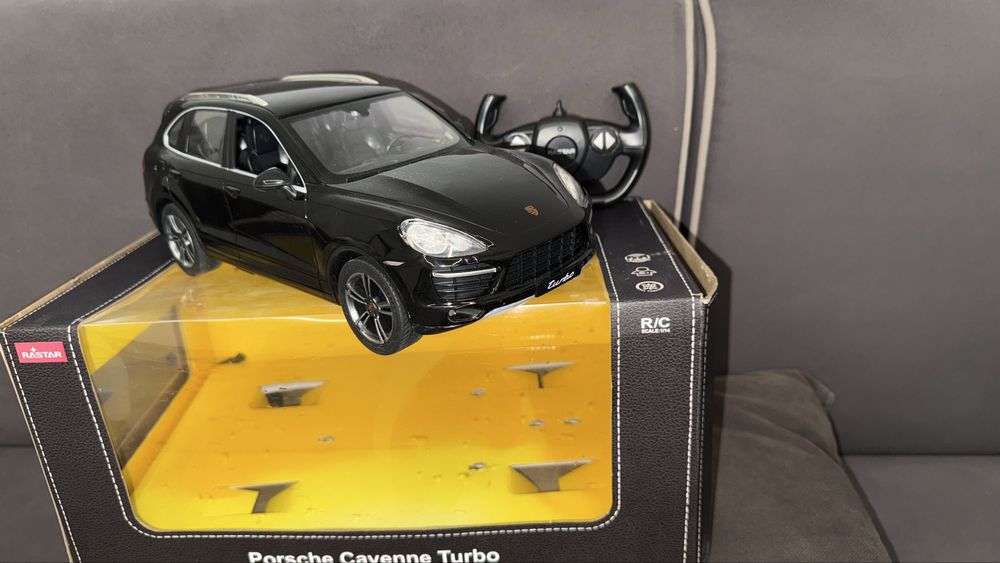 Продам игрушечную машину Porsche