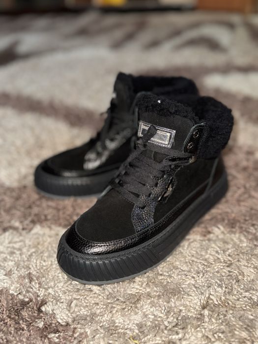 Продам новые ботиночки