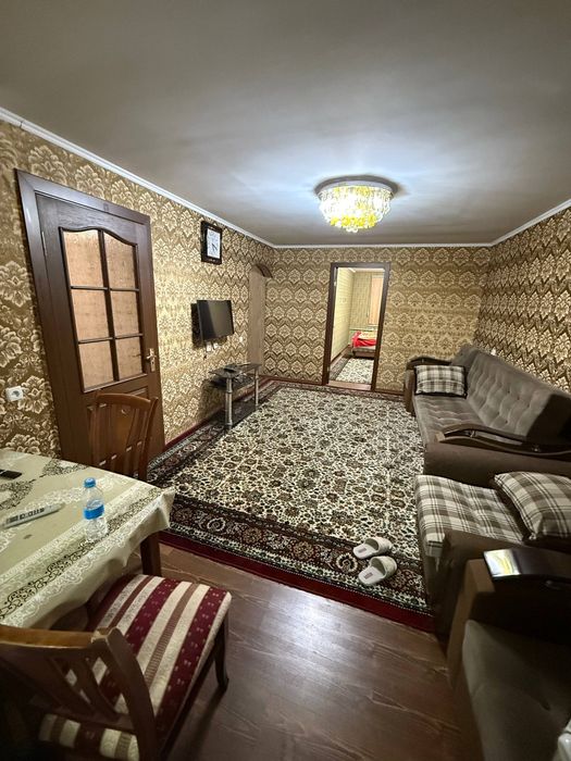 Чиланзар 4. Метро Мирзо Улугбек.  Продается 2 комнатная