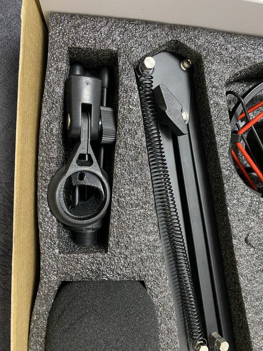 Продам микрофон Fifine T732