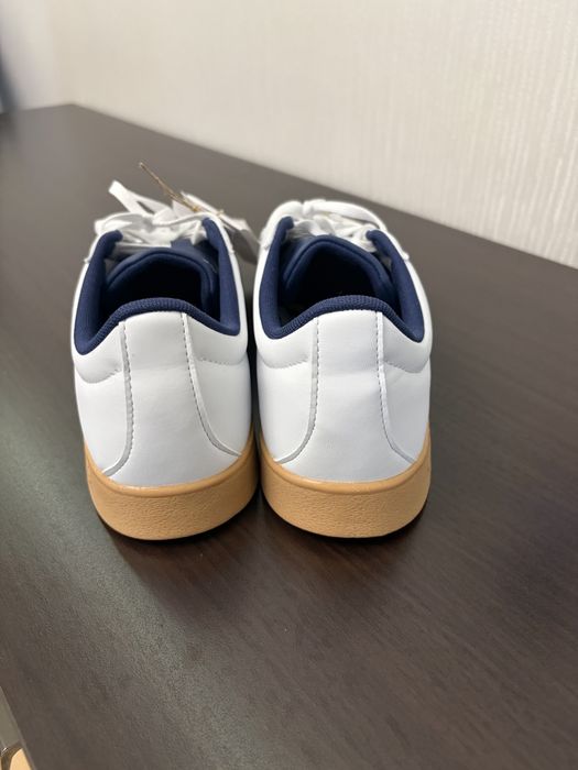 Продам НОВЫЕ кроссовки Adidas, разм 42