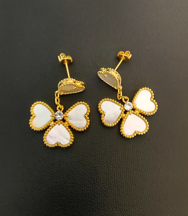 Van Cleef & Arpels VCA Sweet Hearts earrings, дамски обеци от седеф