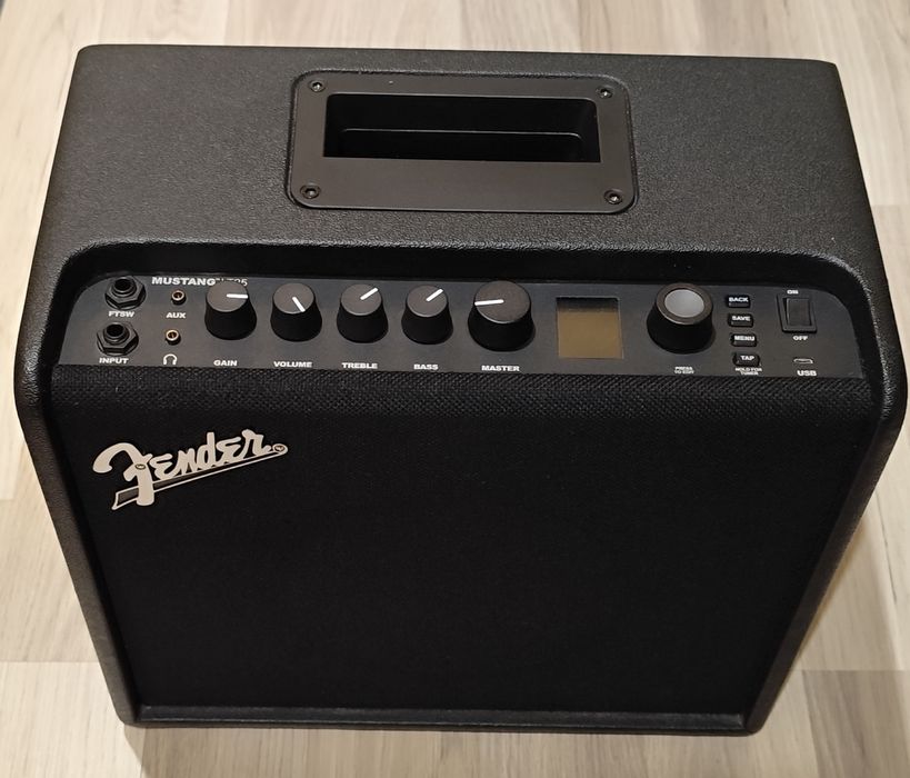 Моделиращ комбо усилвател Fender Mustang LT25