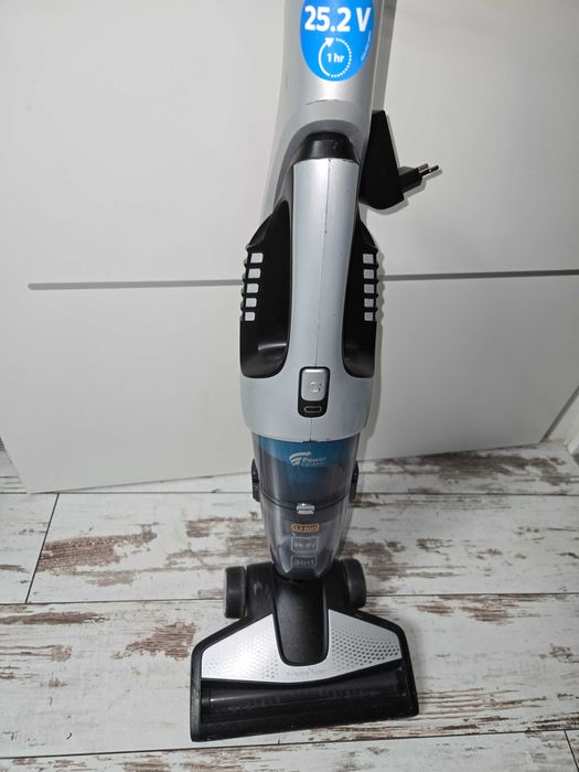 Вертикална прахосмукачка Philips Power Pro Aqua  60 евро