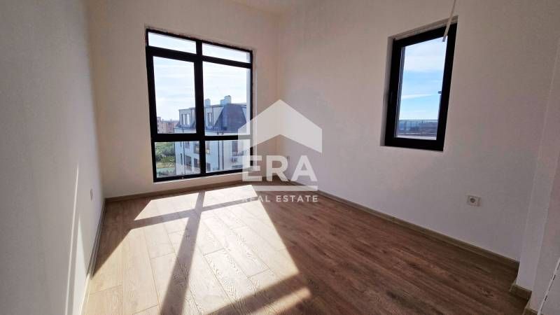Продава се Тристаен апартамент в Варна, Бриз - 186 кв.м за 1075 €/кв.м - Снимка #2