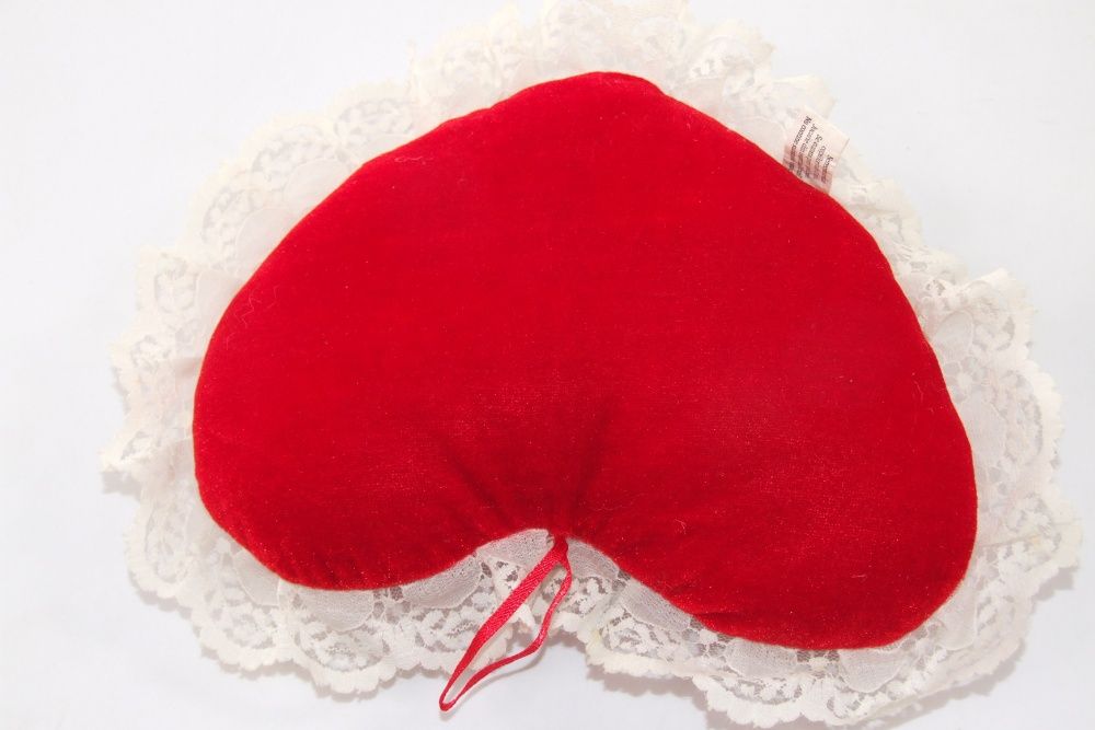 2 Inimi, pernute din silicon si plush - moi, placute, fine, NOI !