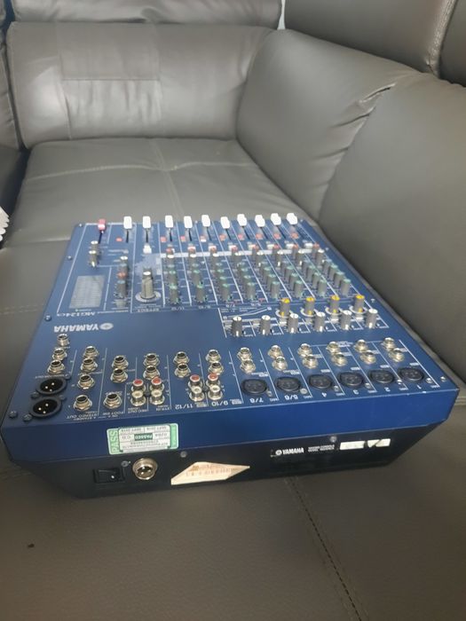 Vând mixer Yamaha