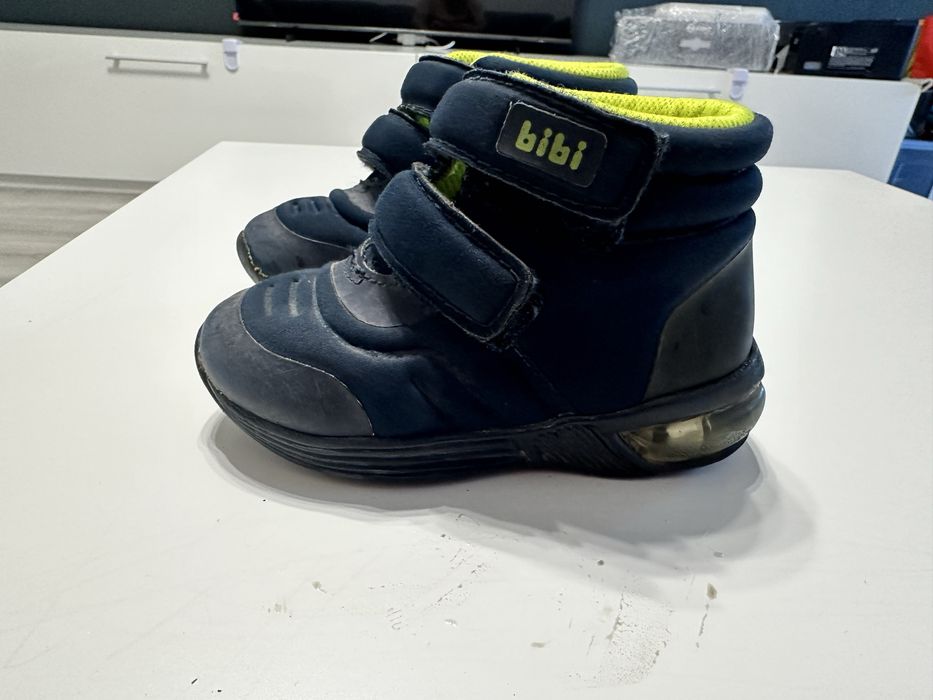 Ghetute bibi  cu luminite marimea 23