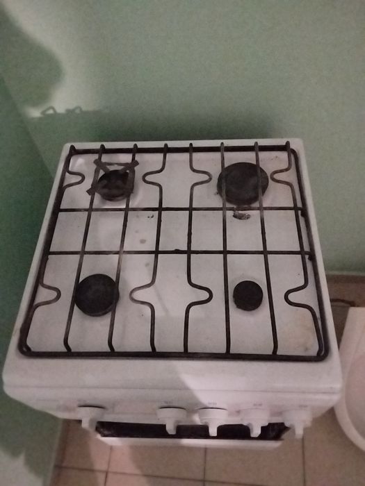 Продам б/у газ плиту. 10 мкрн