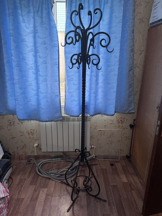 Продам вешалку металлическую