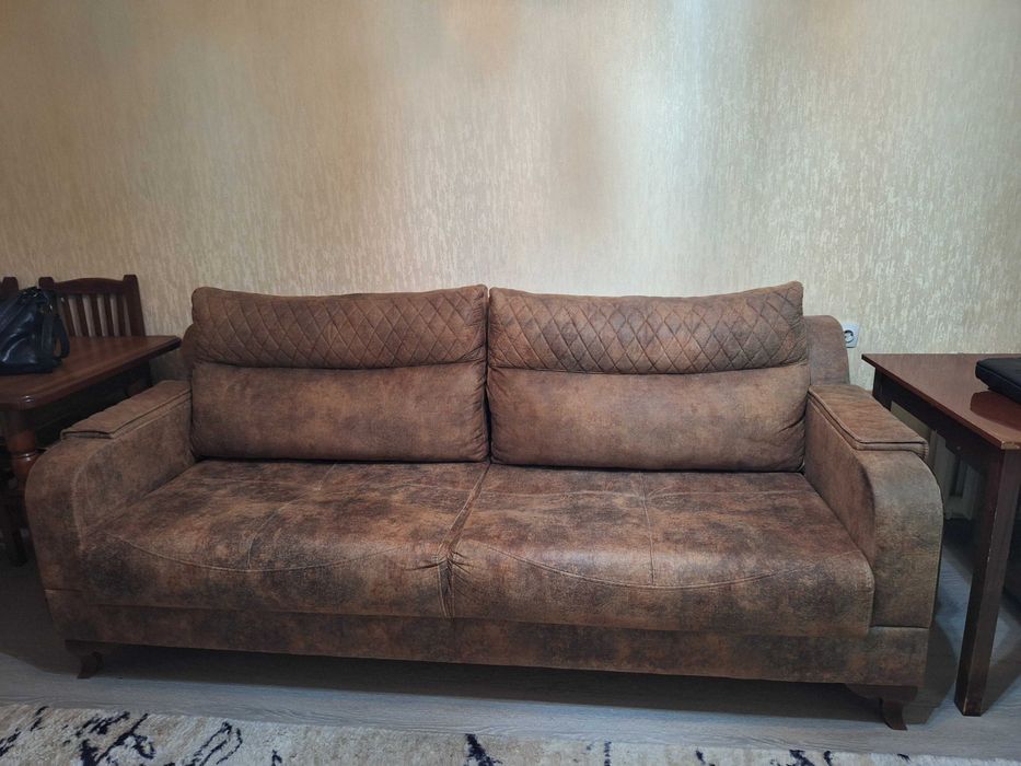 Продается диван в гостиную