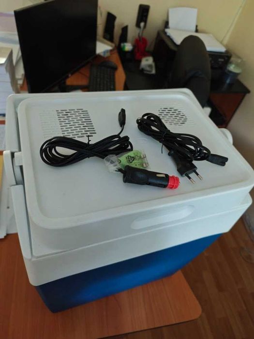Електрическа хладилна чанта Mobicool MV30 AC/DC (12V / 230V) – 29L