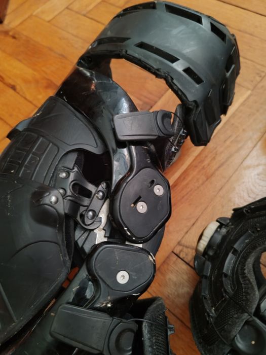 Мото шини наколенки Asterix ultacell