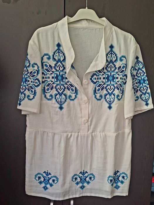 Риза с машинна бродерия