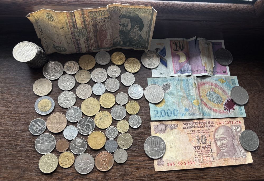 Lot: Bancnote și Monede Românesti etc