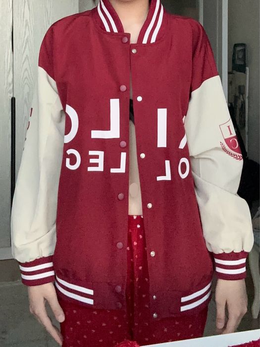 Продаю бомбер от колледжа