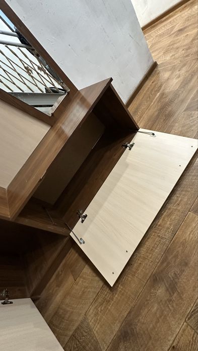 Продаем прихожку