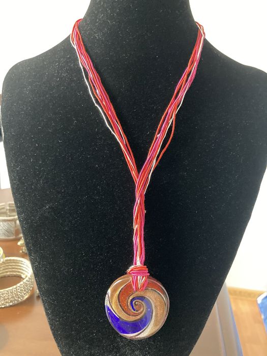 Colier rosu cu pandativ