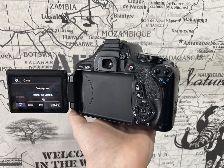 Продам Canon EOS 600D с объективом 18-55мм