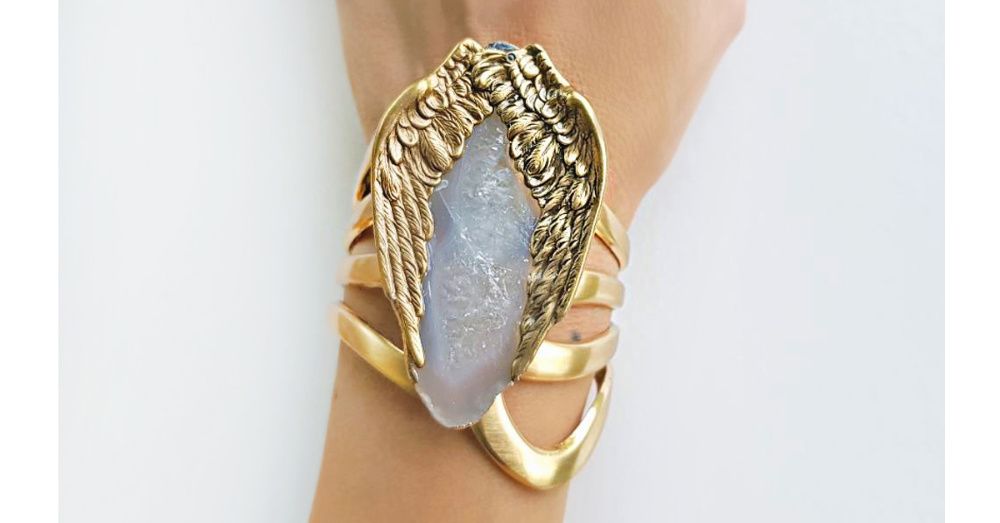 10 идеи за луксозни коледни подаръци с елегантни бижута за жени 2020