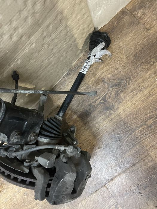 Fuzeta dreapta fata Peugeot 5008 II 1.5 Hdi an 2017-2024 completa