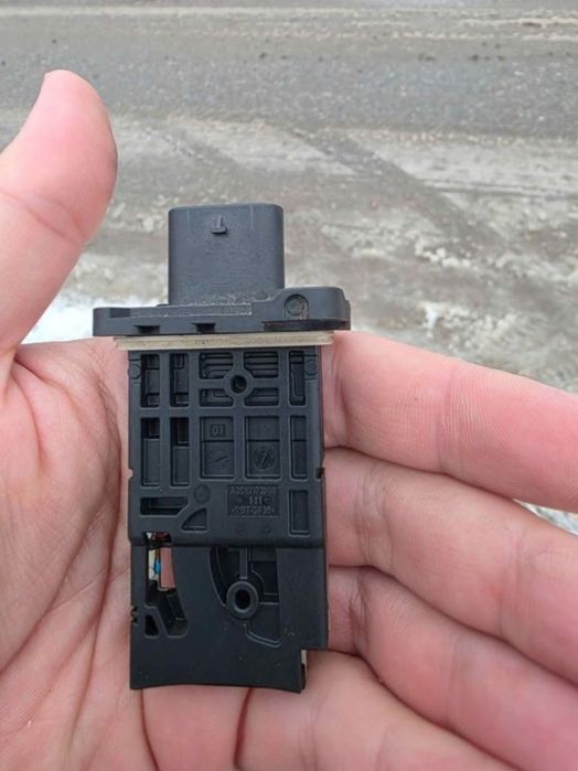 Debimetru  BMW F10 ,B47 ORIGINAL COD 13628570107