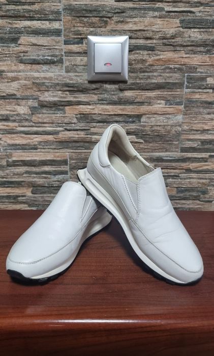 Кроссовки женские