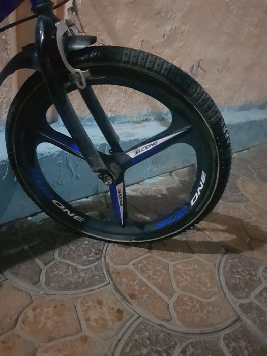 Велосипед среднего размера