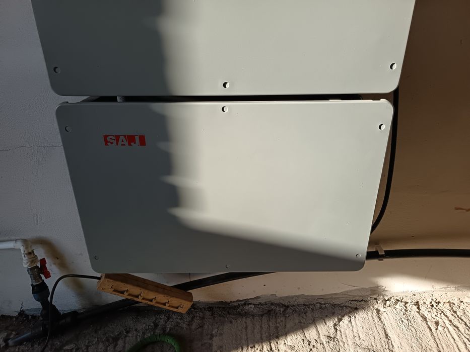 Invertor Saj de 6 Kw și 3 bateri de 16 Kw