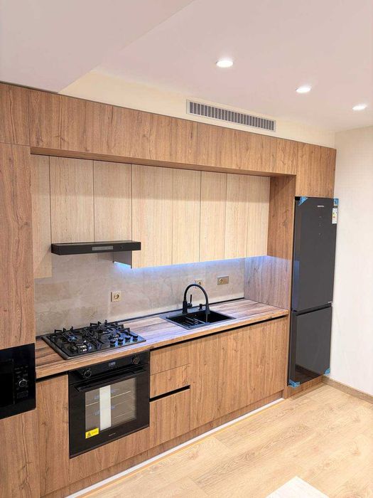 Сдам в аренду новую 3х комнатную квартиру в центре