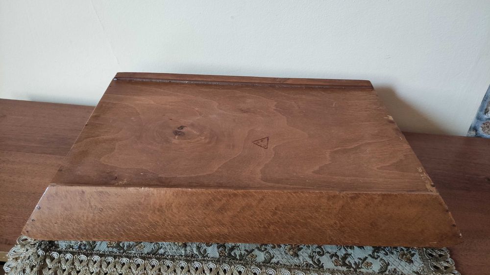 Стабилен дървен поднос с дръжки