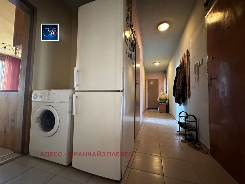 Продава се Тристаен апартамент в Плевен, Сторгозия - 96 кв.м за 1146 €/кв.м - Снимка #8