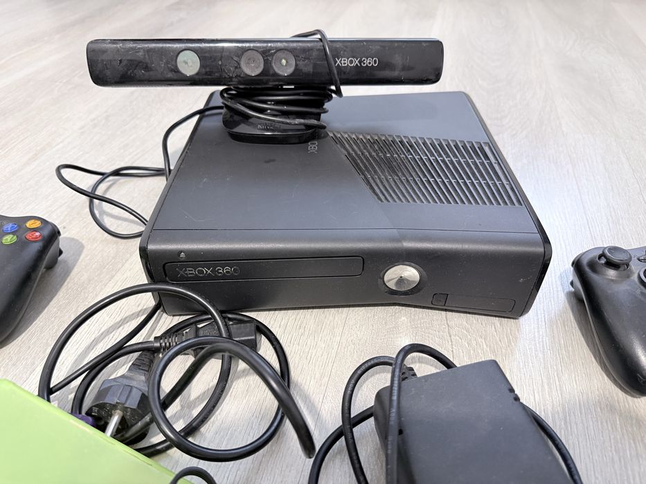 Продам Xbox 360 состояние нового