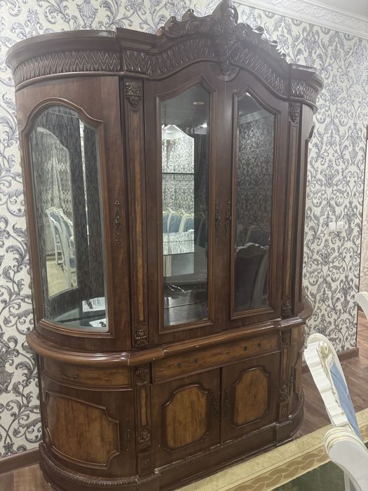 Горка для хрусталев и пасуд