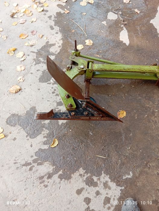 Мотоблокга плуг сотилади