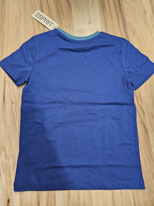 Продавам - чисто нови детски тениски Esprit размер 92 и 116-122