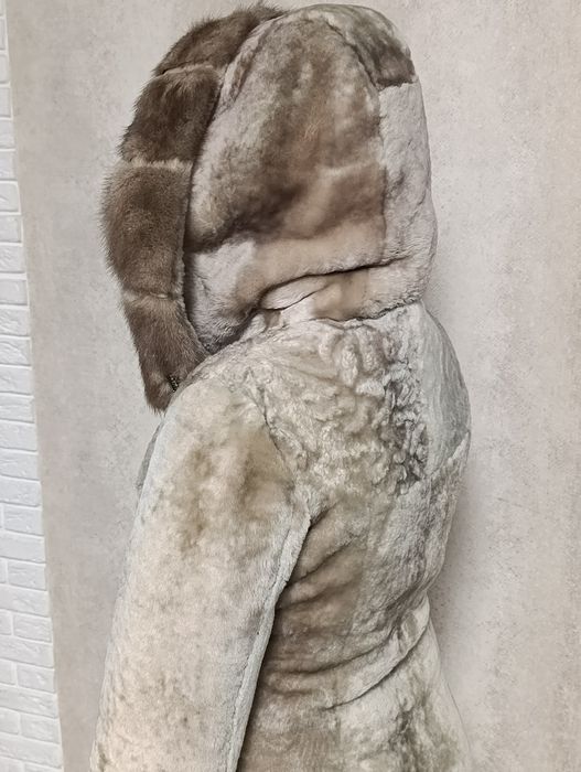 Продам шубу Натуральная. Мутон.