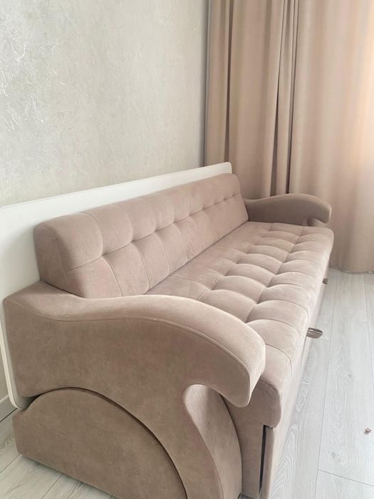 Диван и стол тайника нету раздвигается