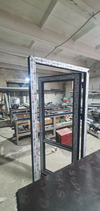 Пластиковые двери