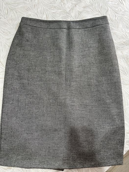 Юбка костьм в сером цвете