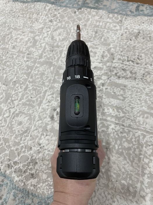 Шуруповерт новый