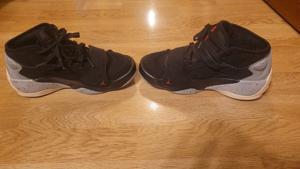 Nike Jordan Zion 2 marime 36.5 în stare foarte buna