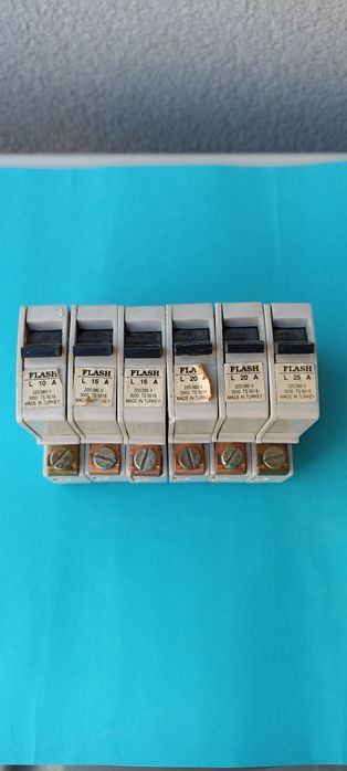 Автоматични прекъсвачи FLACH - 6 бр. за 20 лв.