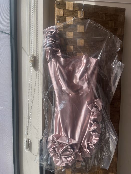 Официална сатенена рокля – като нова