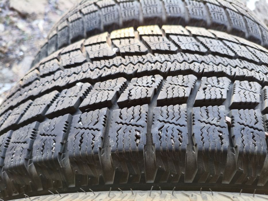 225 60 R17 Зима Комплект. Япония
