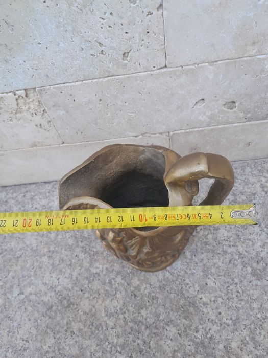 Carafă  veche din bronz masiv,  3,3 kg. Transport gratuit