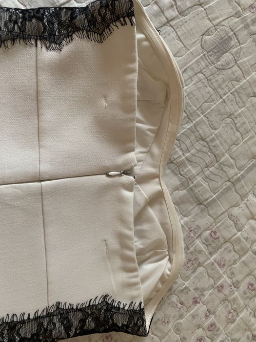 Рокля - мини , стилна и елегантна, с дантела отстрани